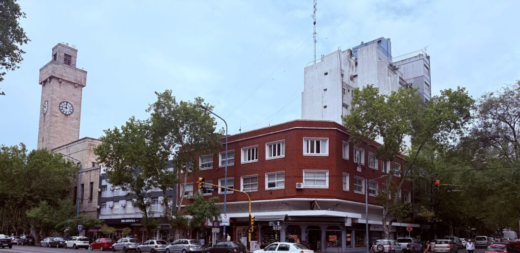 Puerta del estudio jurídico en Av Luro 2976 1° piso Oficina 11 Mar del Plata